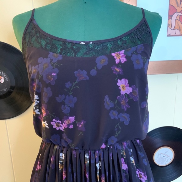 Dex pleated & lace floral midi twirl dress - Picture 3 of 9